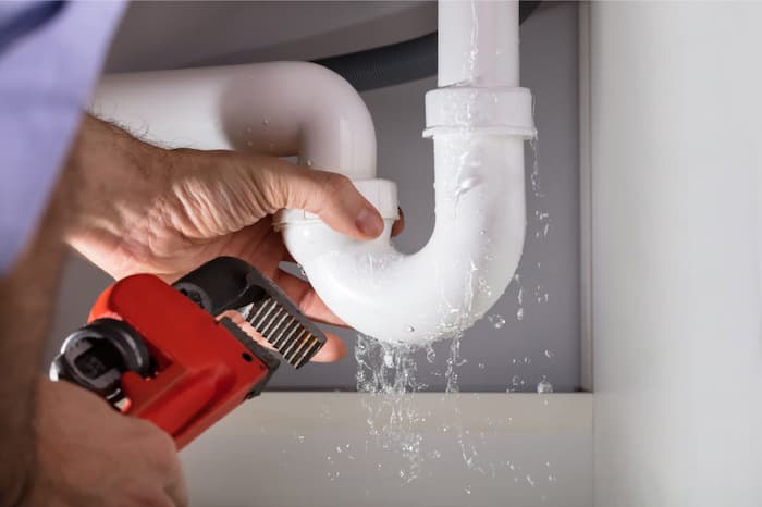 Best Plumbing Services in Arabian Ranches Dubai. UAE - Plumber Work, water heater replacement.